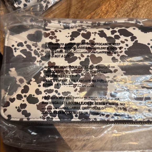 NWT BETSEY JOHNSON Heart Cow Print Zip Around Wristlet Wallet Western White Brwn - Picture 7 of 7